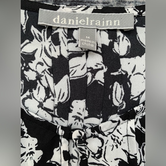 DANIEL RAINN Calisto Pleat Detail Tulip Sleeve Blouse | Medium | Black - Picture 2 of 5